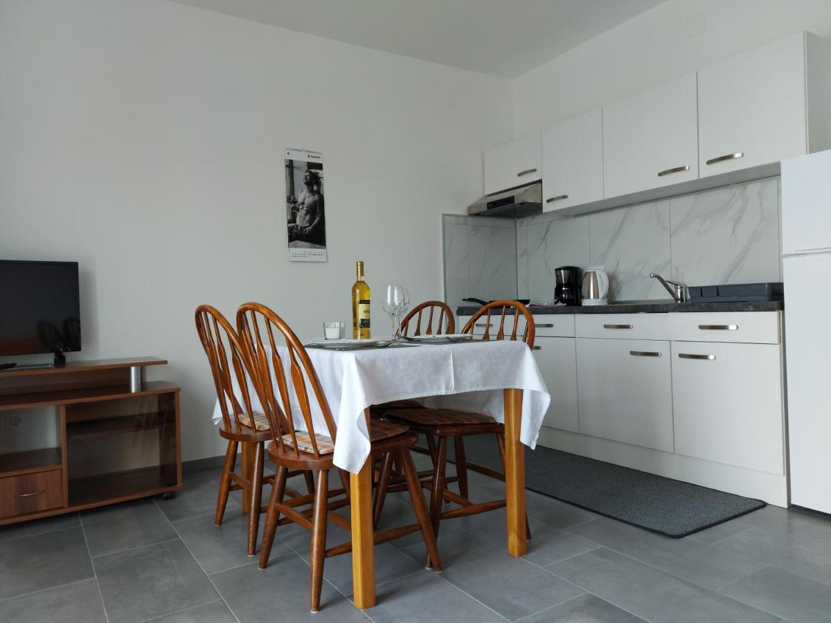 Apartmani Mare Novi Vinodolski Bagian luar foto